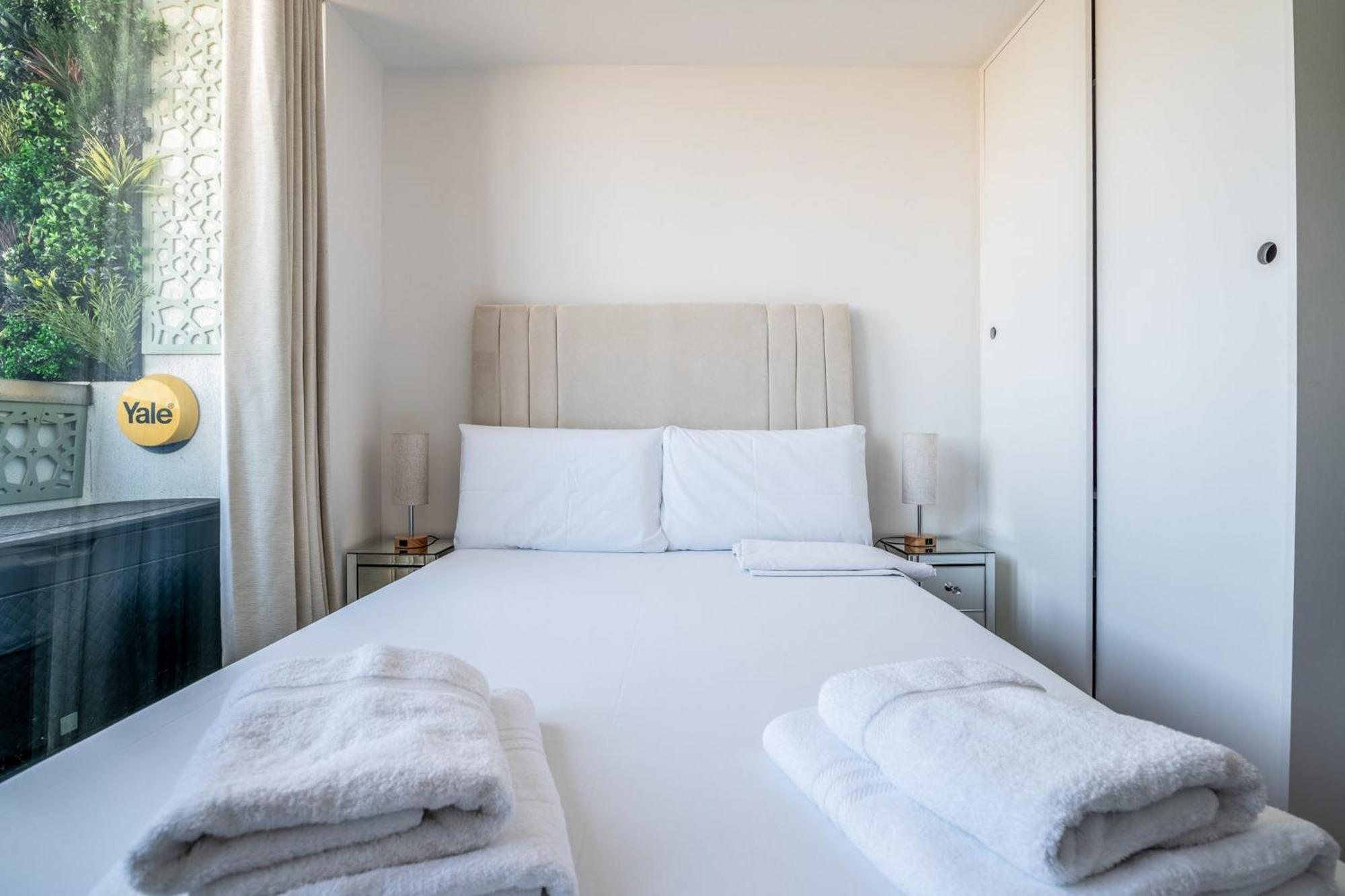 Canary Wharf Retreat With Free Secure Parking London Bagian luar foto