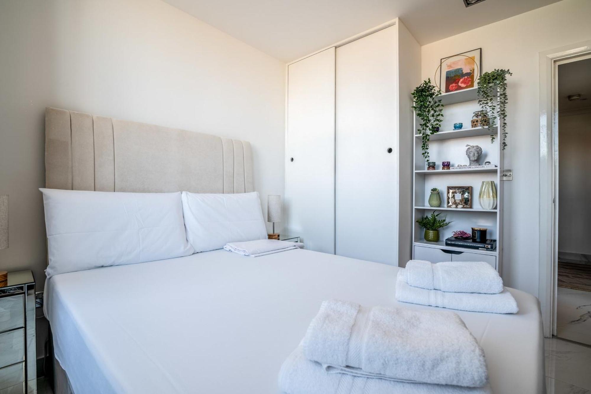 Canary Wharf Retreat With Free Secure Parking London Bagian luar foto